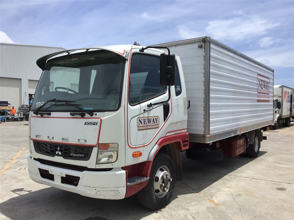 2013 Mitsubishi FK600 4 x 2 Pantech Truck
