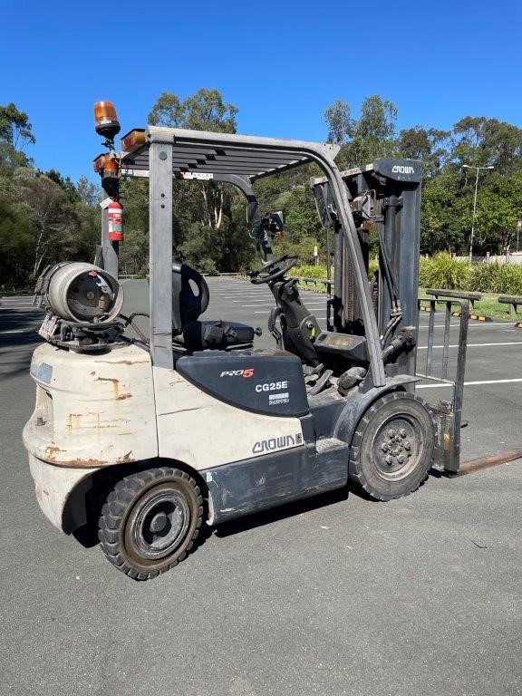 No Reserve 2012 Crown Forklift & Hafco Sandblaster