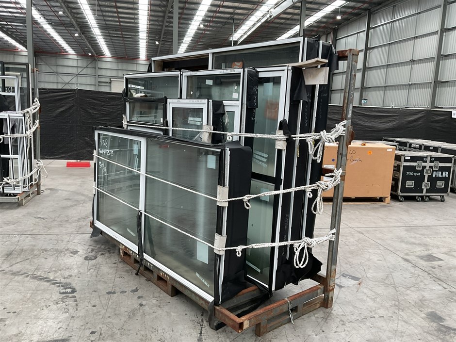 <p>Assorted Alloy Window Frames x 8</p>