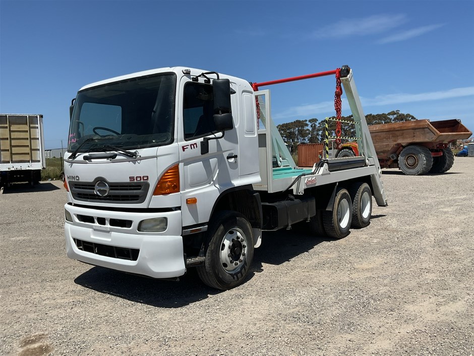 2013 Hino FM 500 6 x 4 Skip Bin Truck