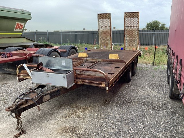 2005 Combo Industries PT2L Tandem Axle Beavertail Plant Trailer