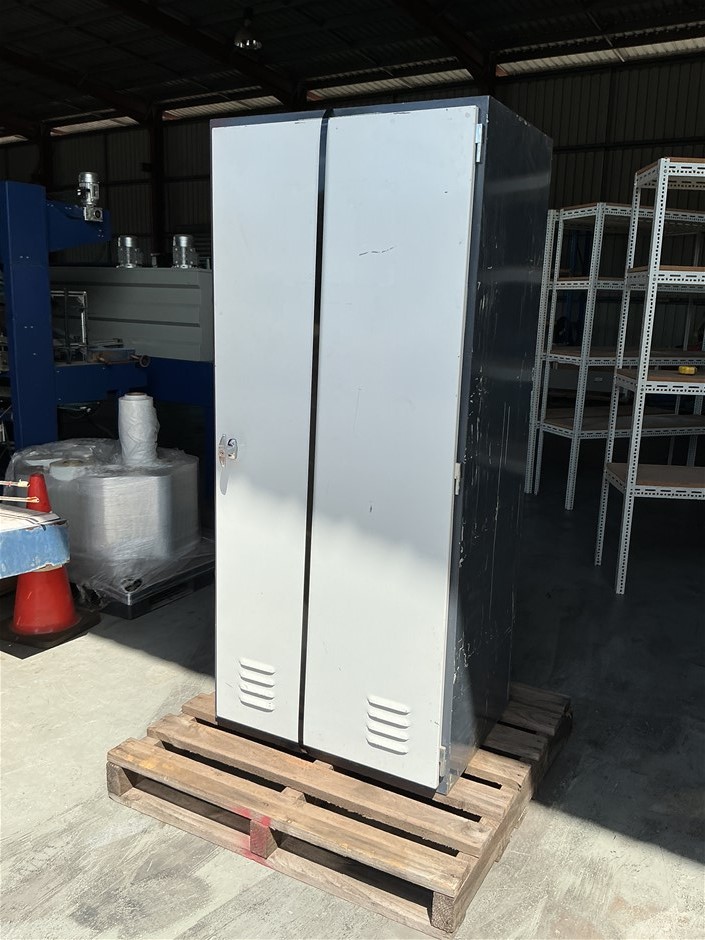 <p>Heavy Duty Storage Cabinet</p>