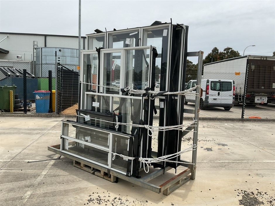 <p>Assorted Alloy Window Frames x 10</p>