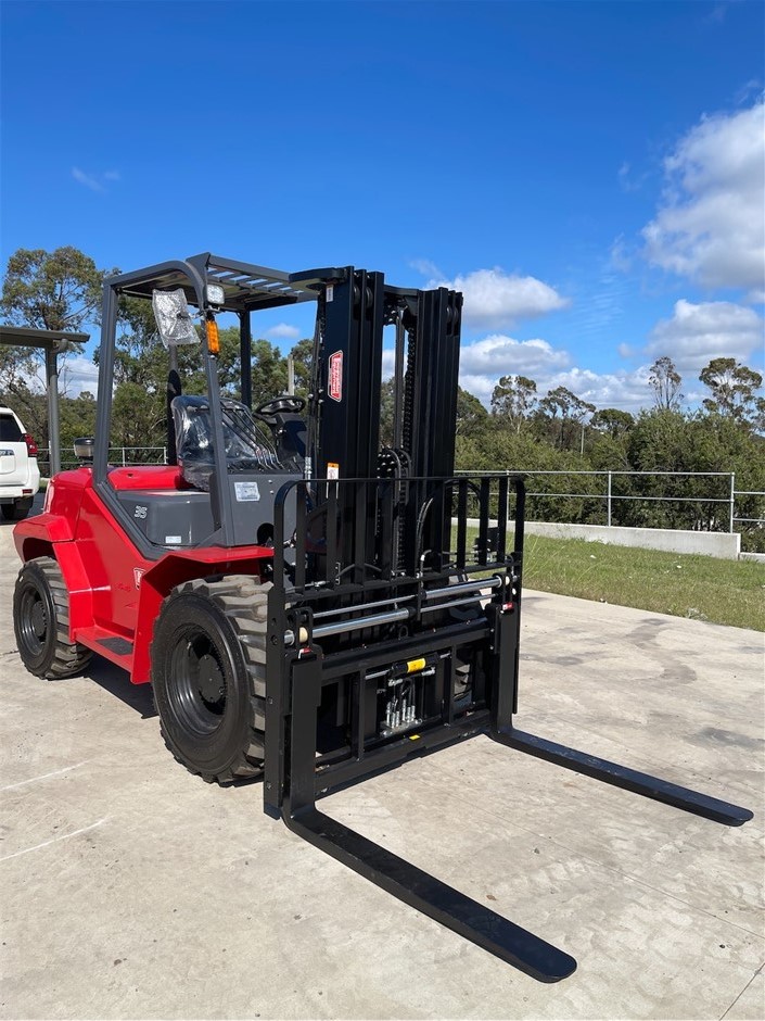 3.5 Ton 4 Wheel Drive All Terrain Forklift (Unused)
