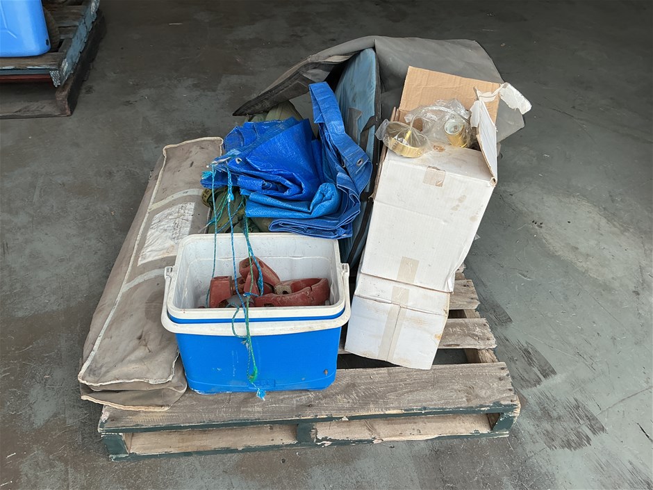 <p>Outdoors / Camping Items</p>