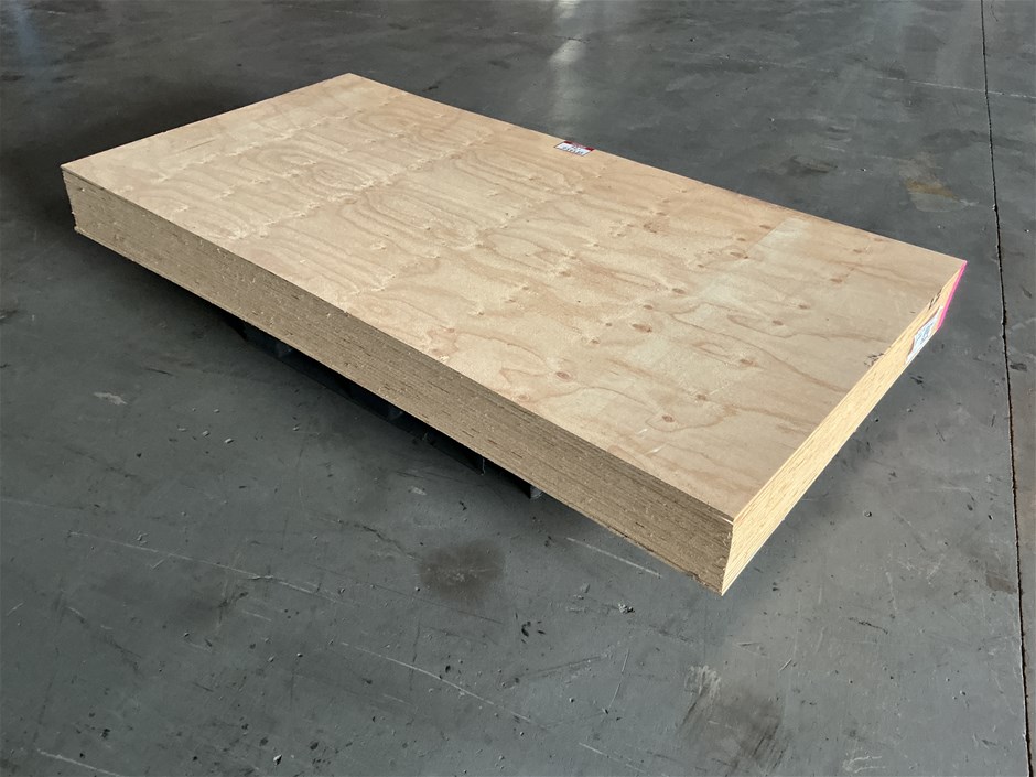 <p>Plywood Pine panels</p>