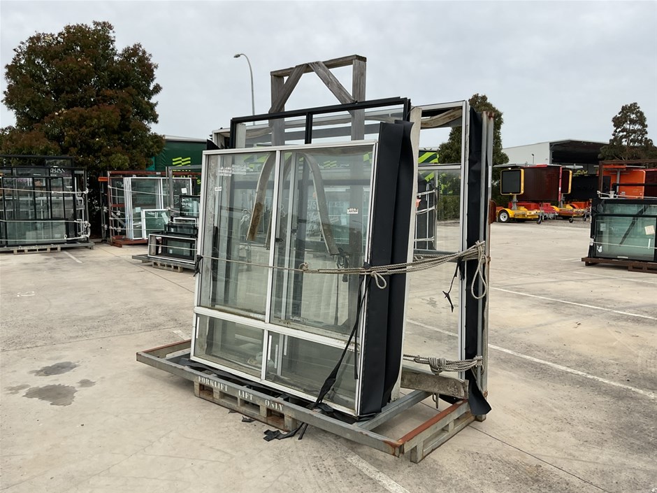 <p>Assorted Alloy Window Frames x 4</p>