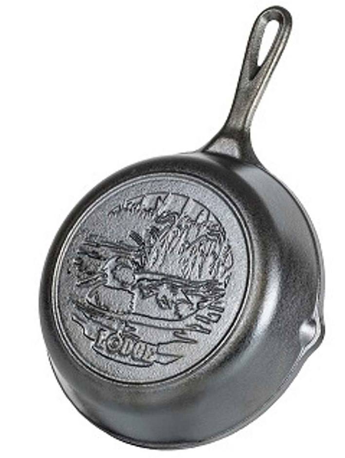 LODGE 8-Inch Seasoned Cast Iron Duck Skillet, Black. NB: Minor Use.