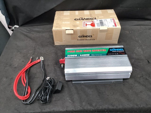 <p>Unused Giandel 2200W/4400W Pure Sin Wave Inverter </p>