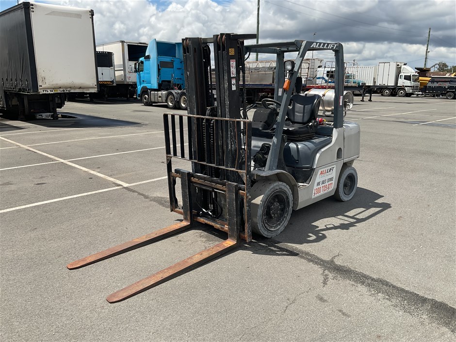 Nissan UG1F2A30DU Counterbalance Forklift