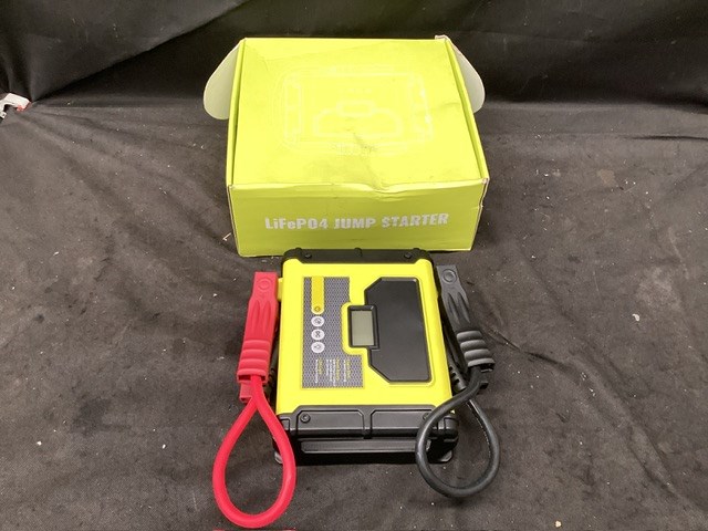 <p>LifeP04 Jump Starter</p>