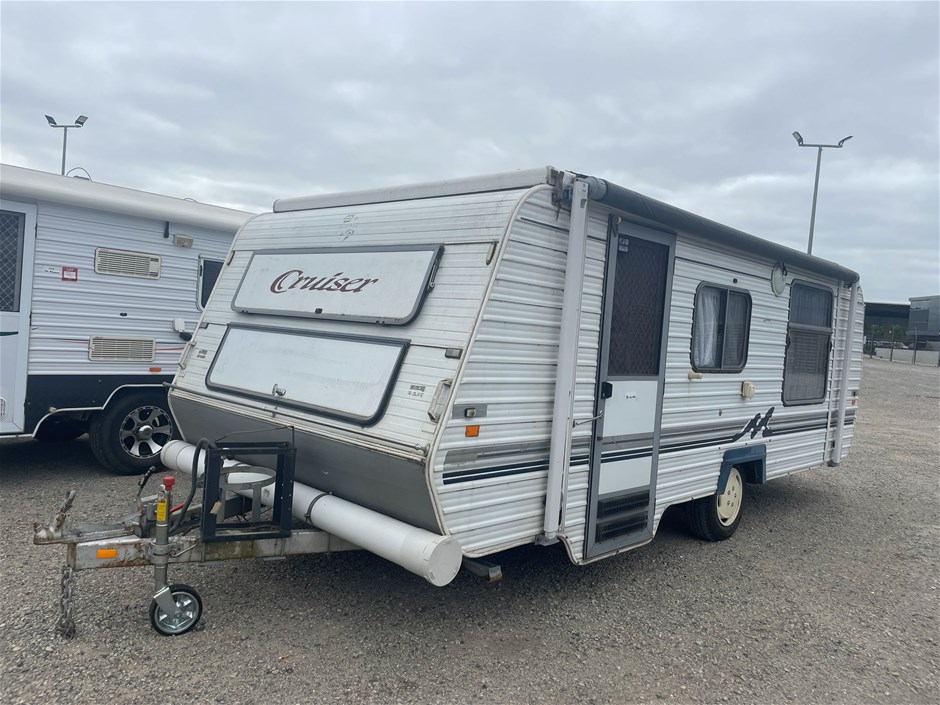 1998 Monarch Cruiser M1156 Caravan