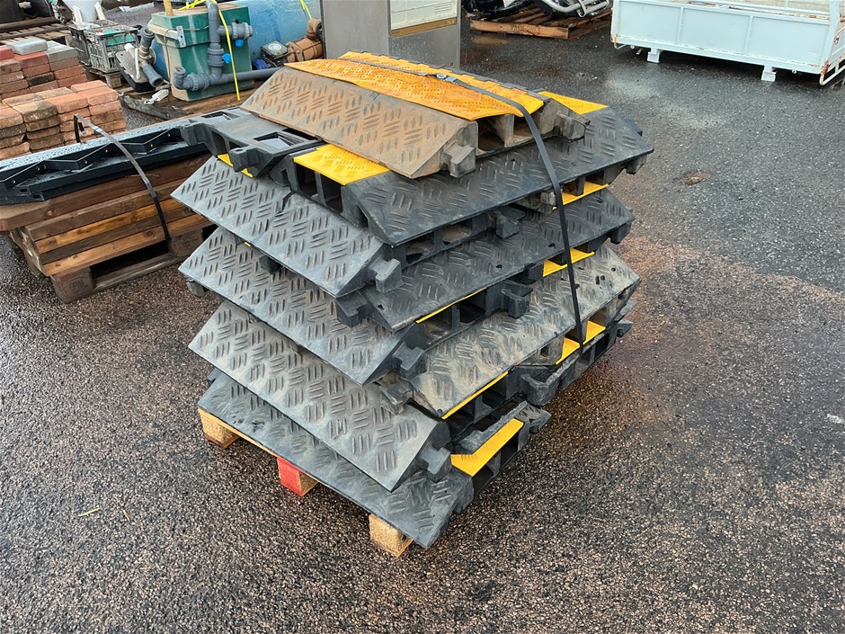 <p>Heavy Duty 2 Channel Cable Protector - 20 Tonne</p>