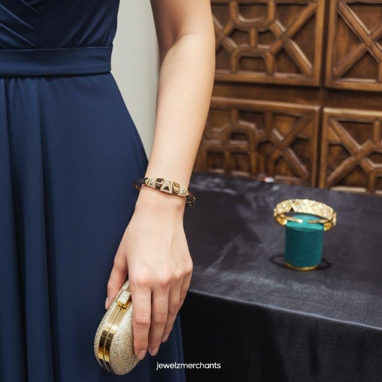 18KGoldFilled/ITALY Solid Yellow Bangle -(Stamped 18KGoldFilled/ITALY)