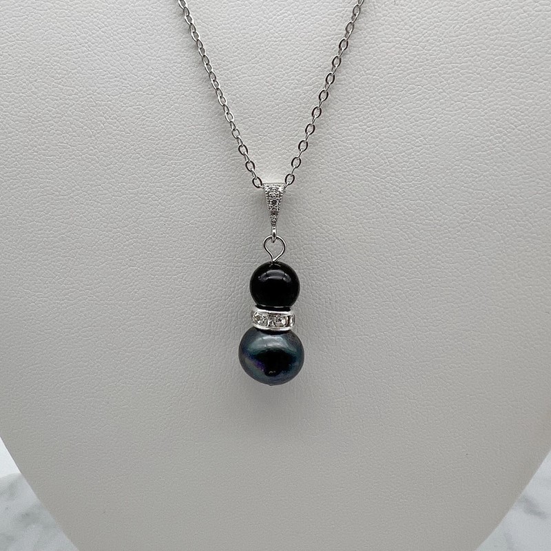 Pearl & Black Agate Platinum Plated Pendant Necklace