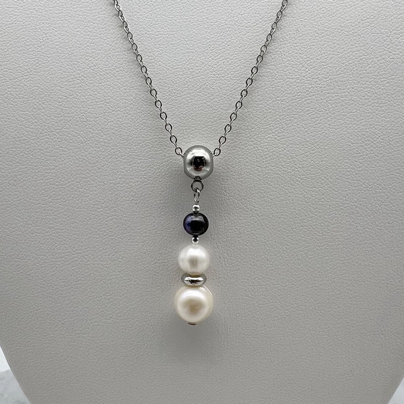 Pearl Pendant Necklace