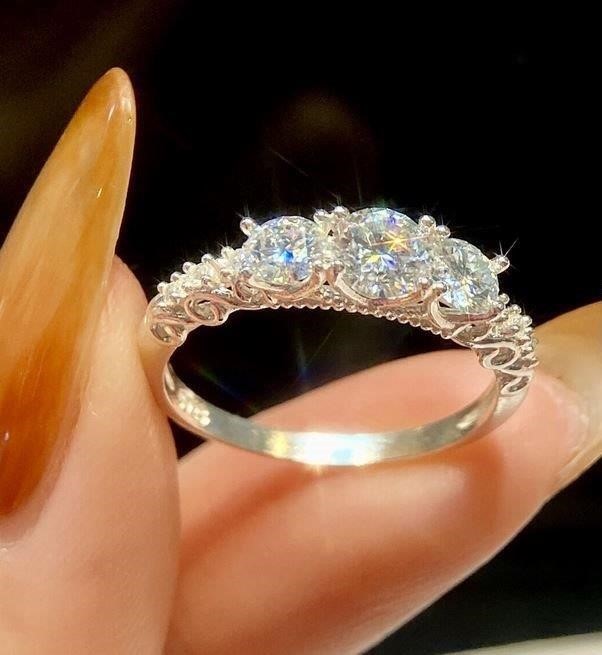 GRA Moissanite white 18k white Gold Vermeil Ring -9US