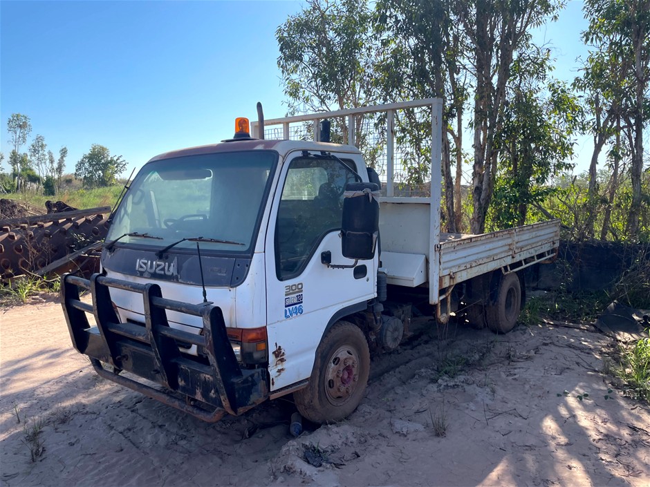 2000 Isuzu NPR 300 4 x 2 Tipper Truck