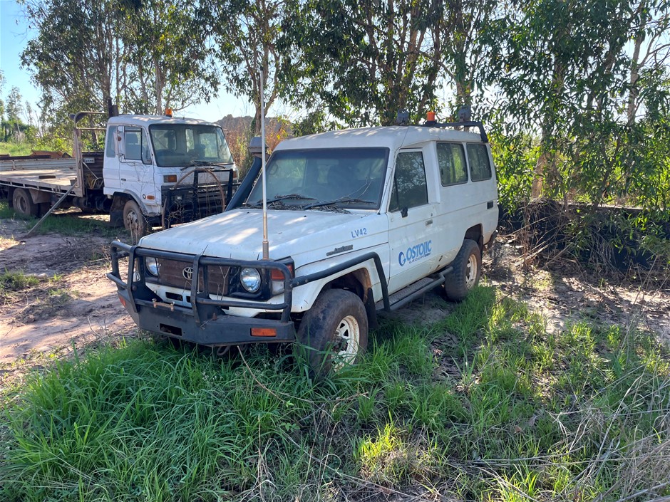 2003 Toyota Landcruiser HZJ78R 4WD Manual - 5 Speed Troop Carrier