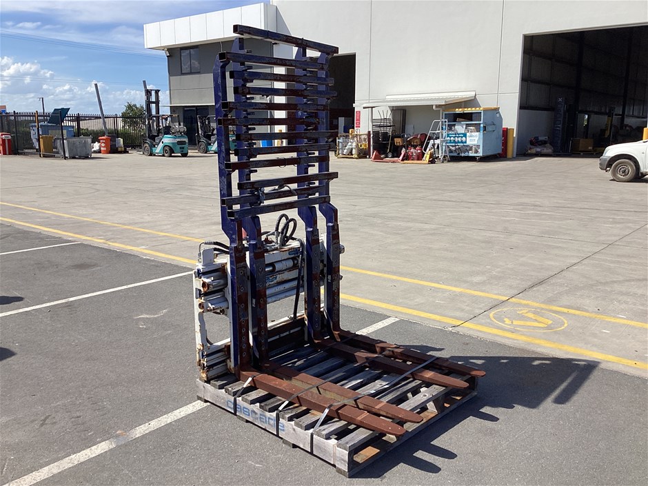 <p>Cascade Double Pallet Handler Forklift Attachment </p>