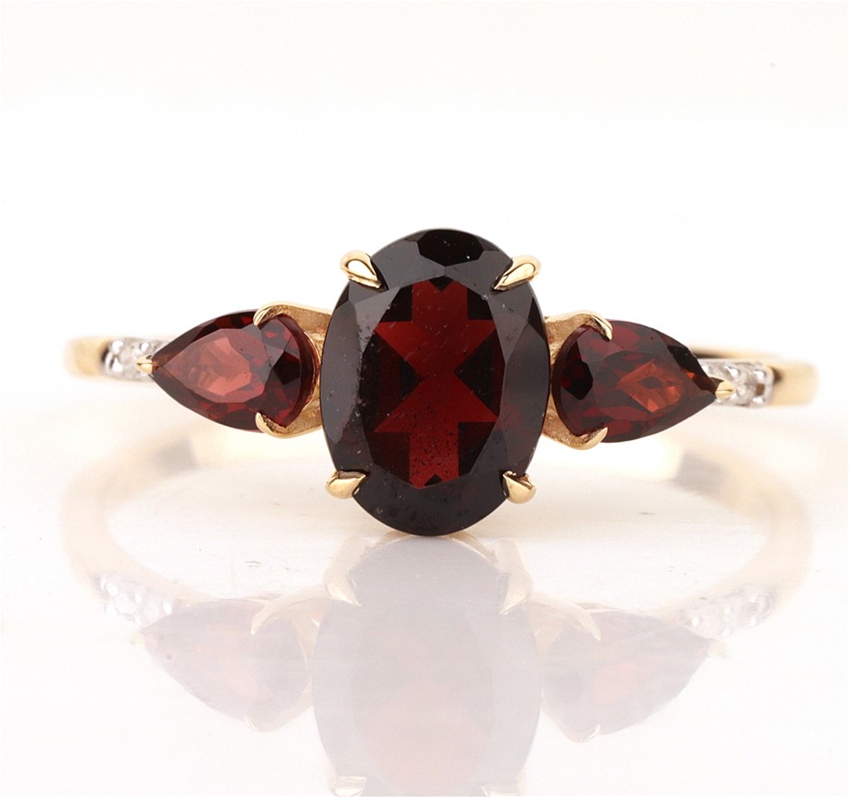 Yellow Gold Natural Garnet & Diamond Ring with Valuation