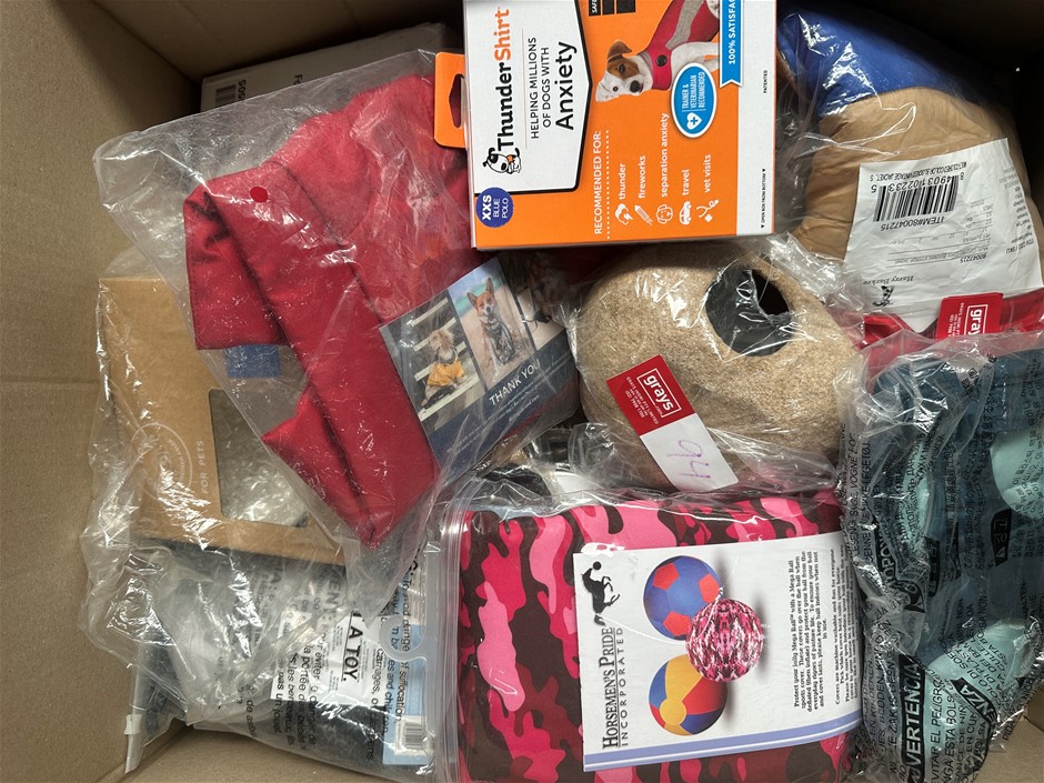 BOX OF ASSORTED PET ACCESORIES: Including Clothes, Bowls, Leash, etc.,  NB:
