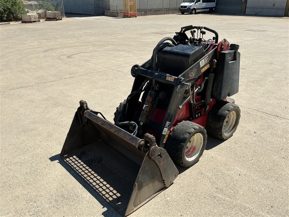 <p>Toro 320D Mini Loader</p>