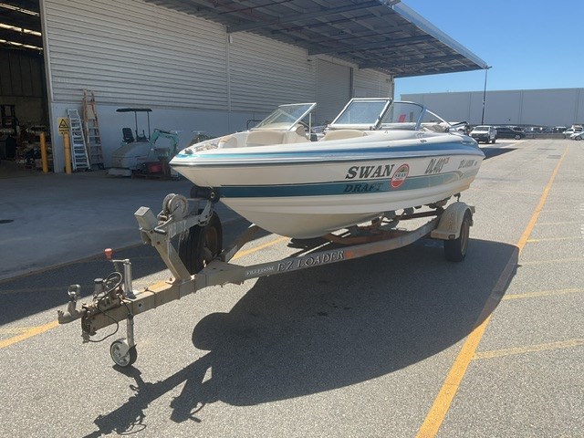 2006 Larson Bowrider Ski Boat