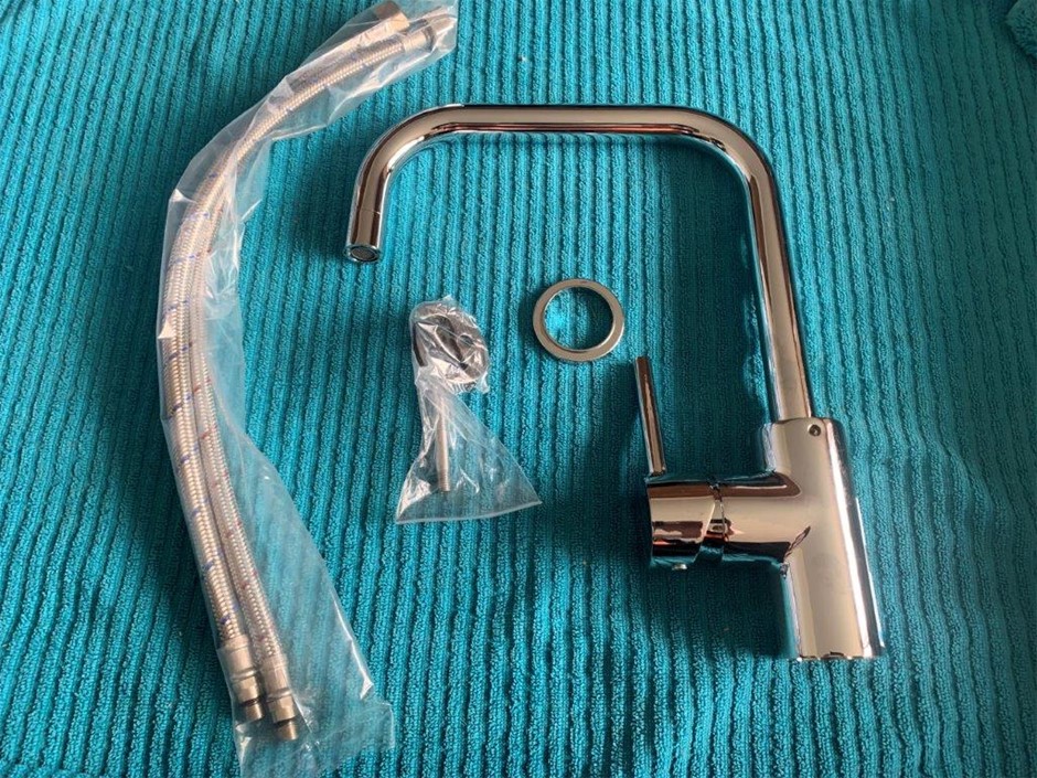New in Box Swivel Square Gooseneck Kitchen Mixer - Qty 1