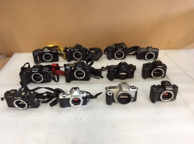 Sony/Canon/Pentax/Olympus/Nikon Mixed Brand and Model Camera (Lot of 12)