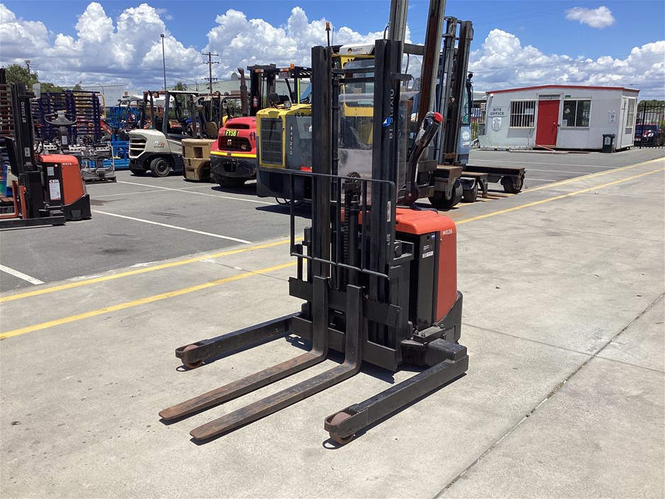 BT Staxio SPE135S Walkie Stacker