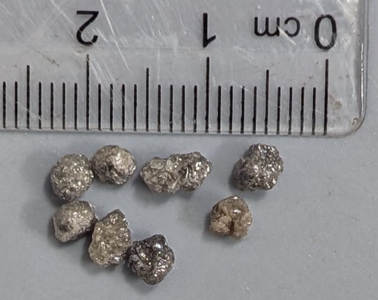 3 carats rough uncut DIAMOND Gemstones