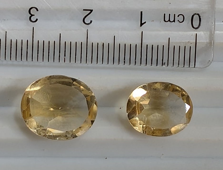 10.7 carats CITRINE Gemstones