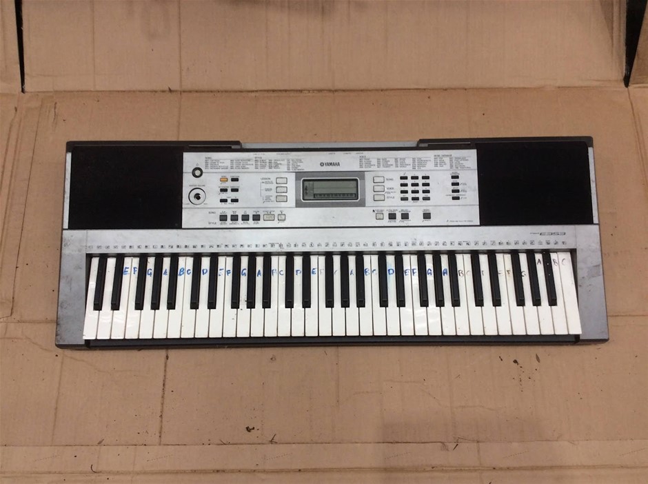 Yamaha E353 Electronic Keyboard