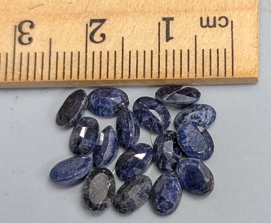 10 carats SAPPHIRE Gemstones