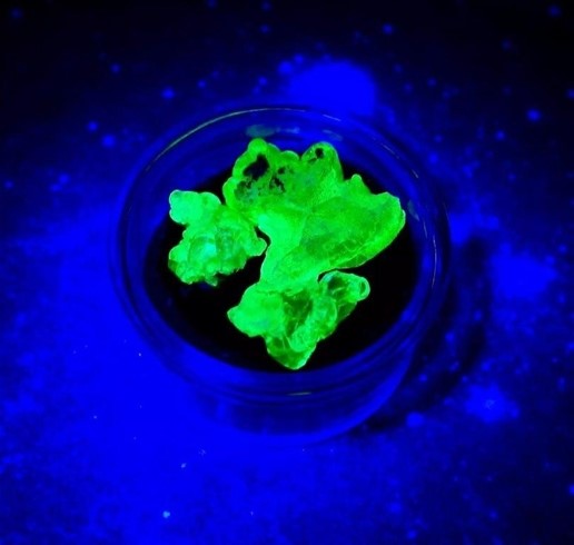 Very rare 3x Hyalite Opal UV Reactive Fluorescent Glowing Crystals