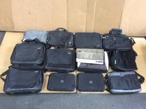 HP/acer Mixed Brand and Model Laptop Bags (Lot of 12)