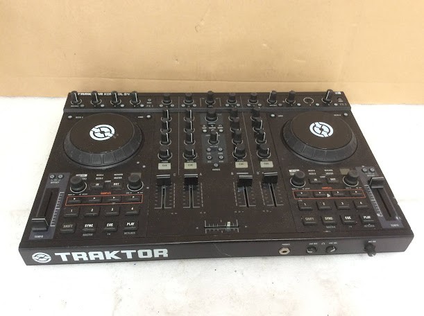 Native Instruments Traktor Kontrol S4 DJ Controller