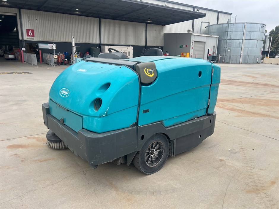 <p>Tennant S30 Ride-on Sweeper Smart</p>