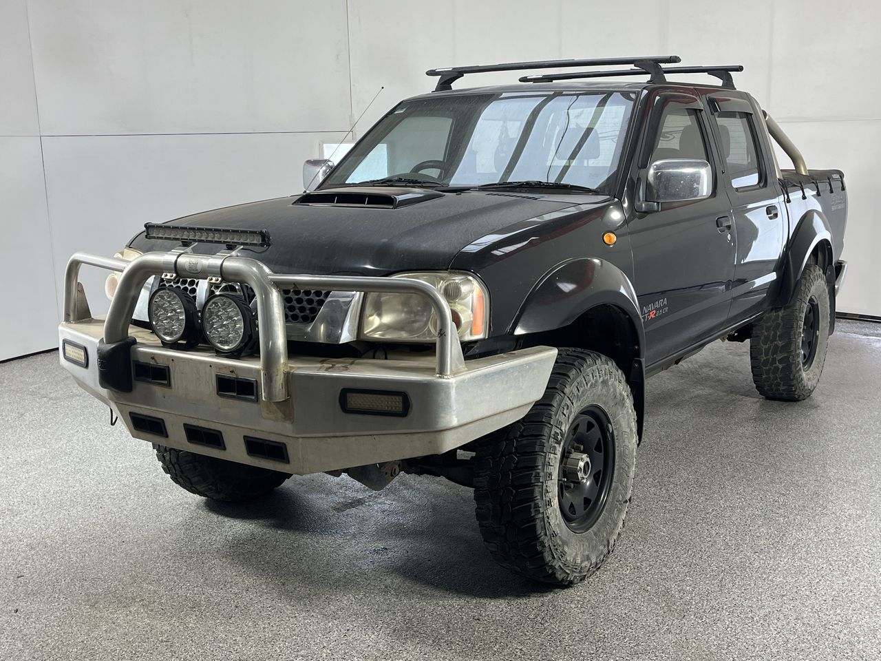 Nissan Navara 4X4 ST-R D22 Turbo Diesel Manual Dual Cab