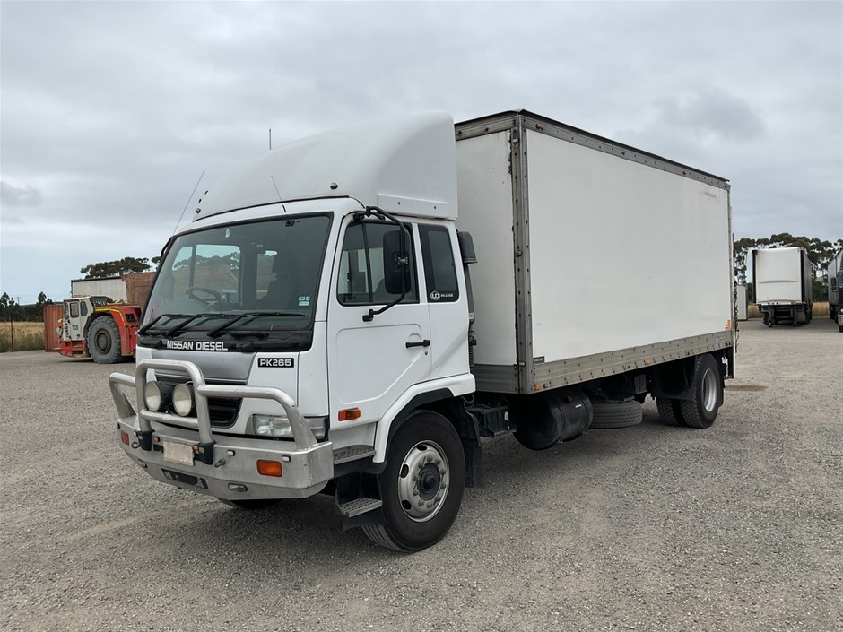 2007 UD PKA265 4 x 2 Pantech Truck
