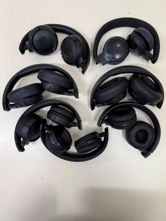 7 x JBL Wireless Headphones