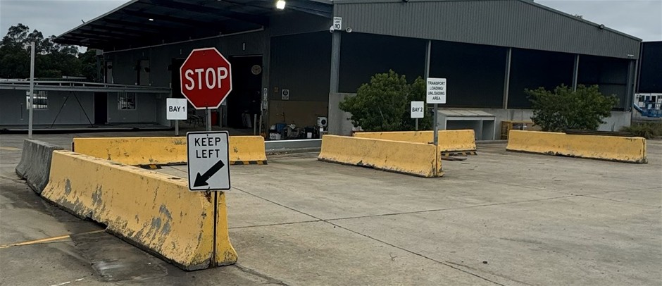 6x Concrete Barriers