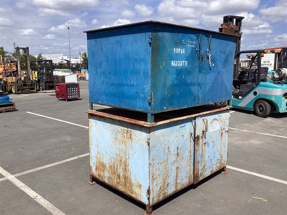 <p>Work Benches x2</p>