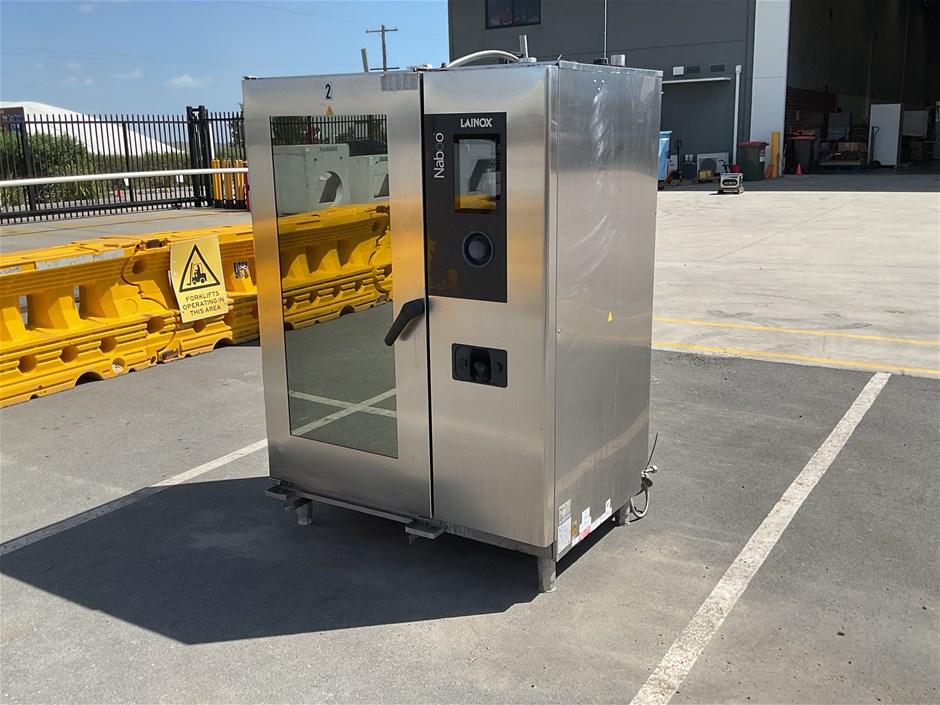 <p>Lainox Naboo NAGB202 Gas Combination Oven</p>