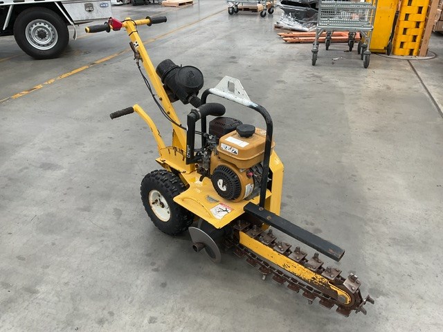 <p>Ground Hog T-4-LES18 Petrol Trencher</p>