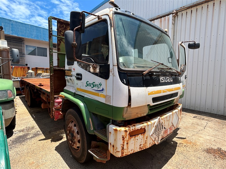 2000 Isuzu   6 x 4 Tray Body Truck