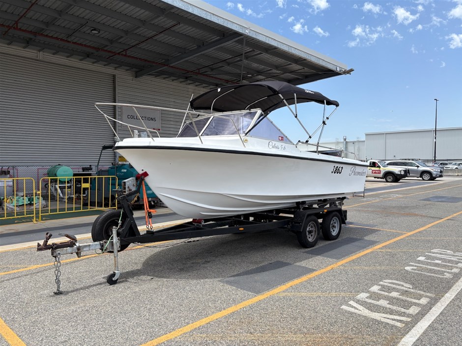 Pacemaker Calais 5.6 Power Boat