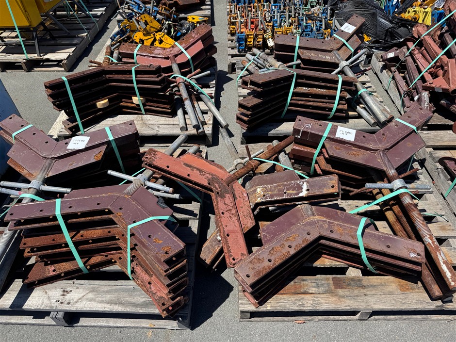 5T Tripod Piping Stand with Heads, Max. Height 1.4 m, 20 off