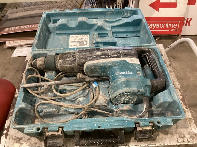 <p>Makita HR5212C Demolition Hammer</p>